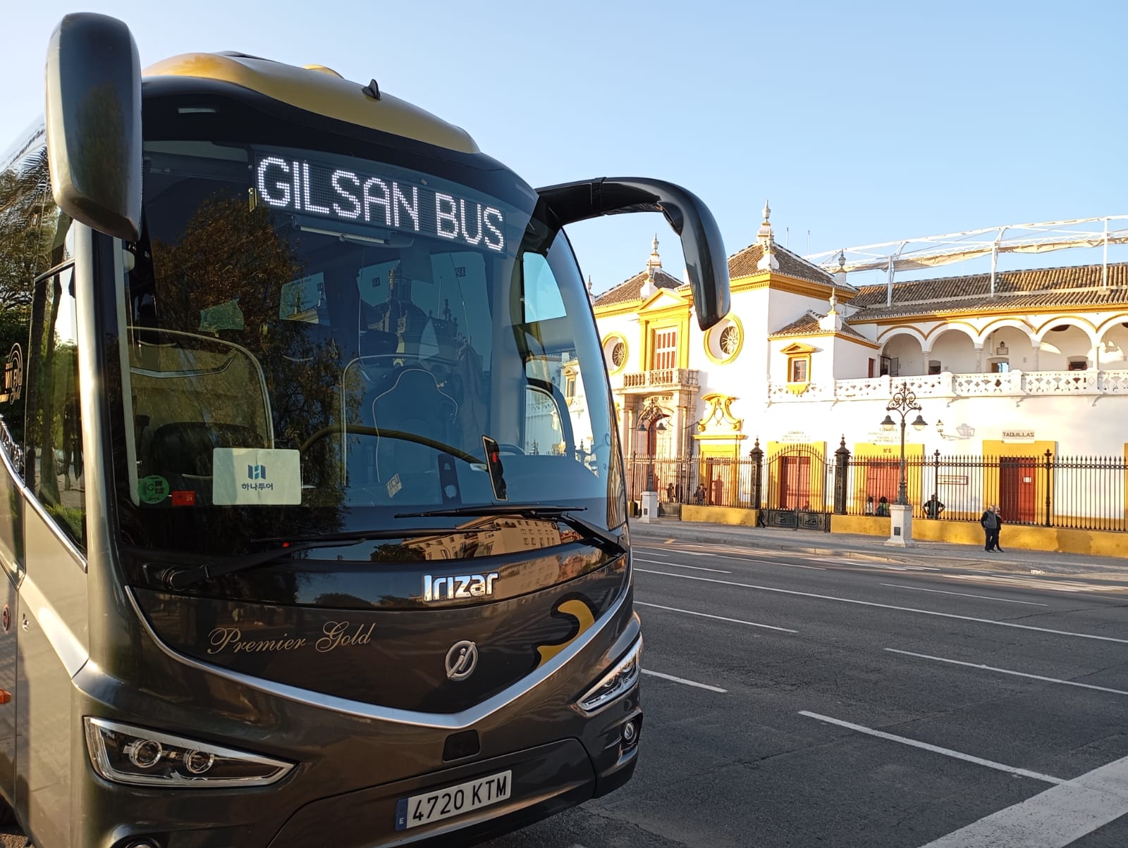 Discover La Maestranza of Seville on the Exclusive Irizar i8 Bus from 